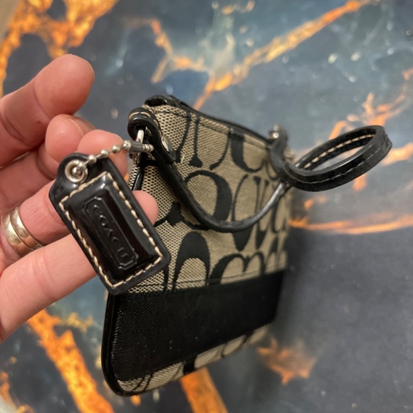 Coach wristlet - Picture 4 of 4